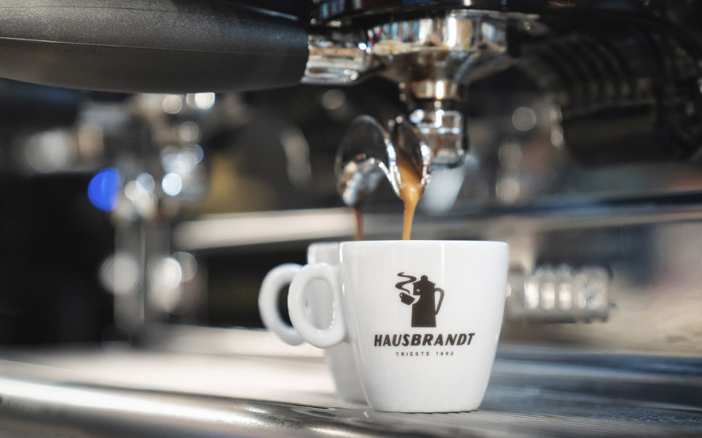 Hausbrandt Caffè Espresso in Grani – La Scelta Eccellente per i Bar di Qualità